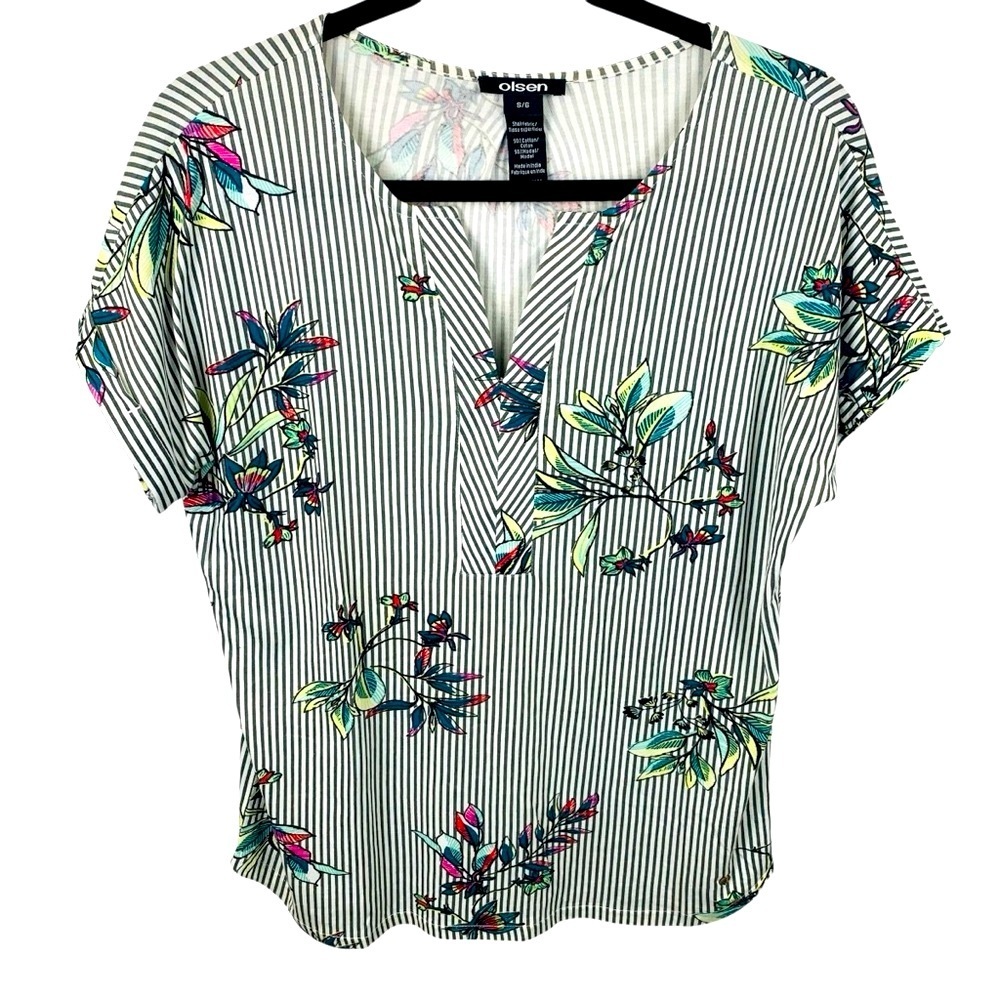 Olsen sz S Striped Grey White Floral Tropical Flower Short Sleeve T-Shirt Top